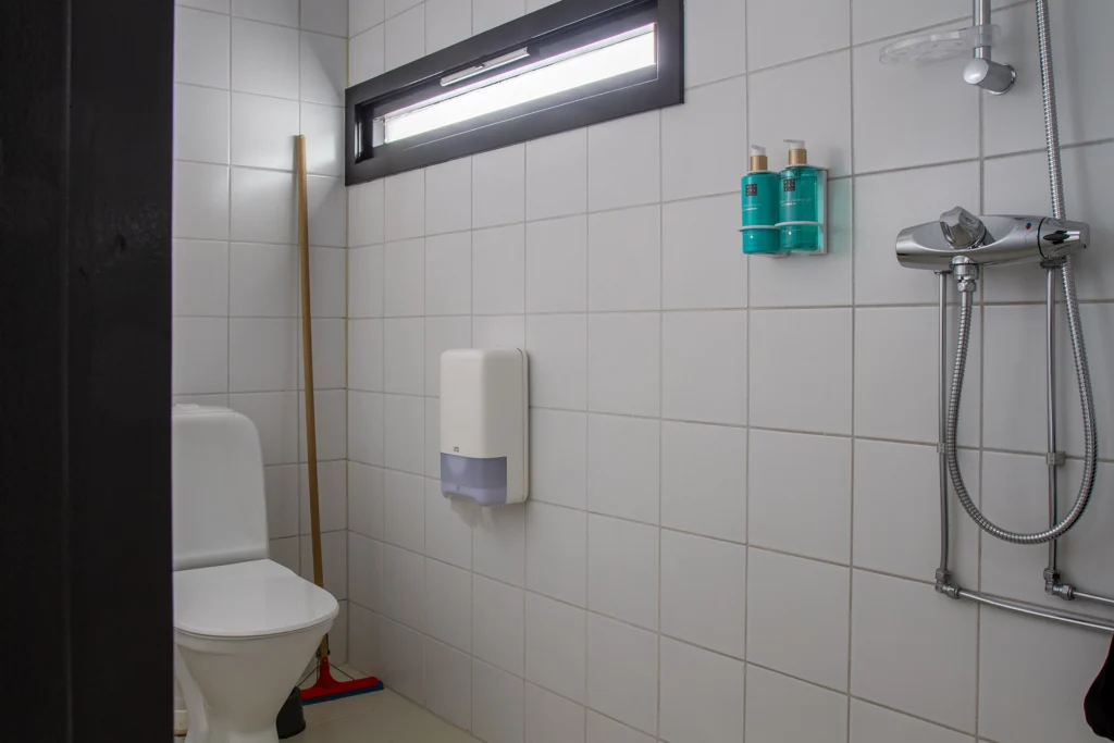 Familierom_Economy_bathroom